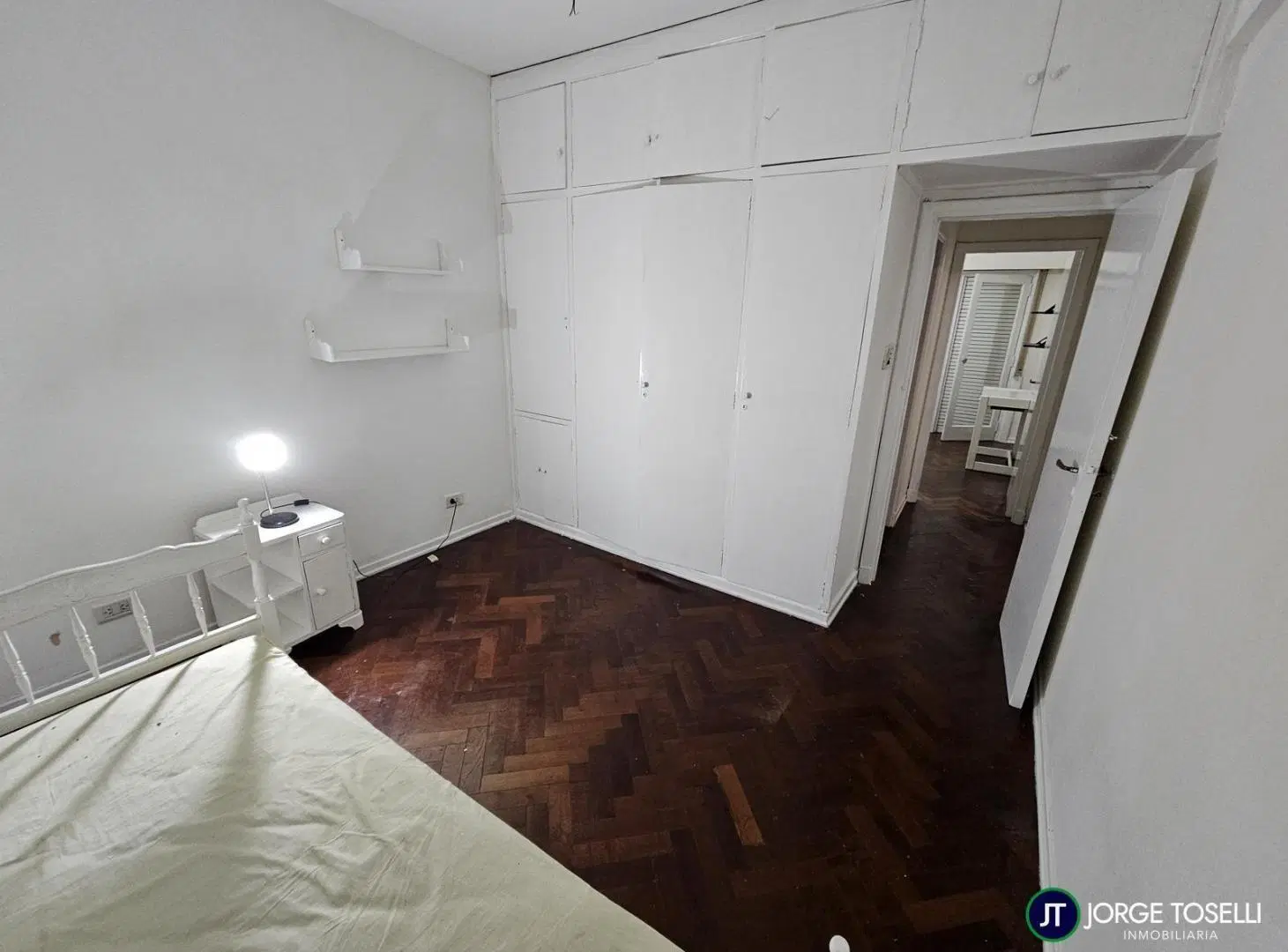 Departamento de 3 ambientes con dependencia en Recoleta. 2