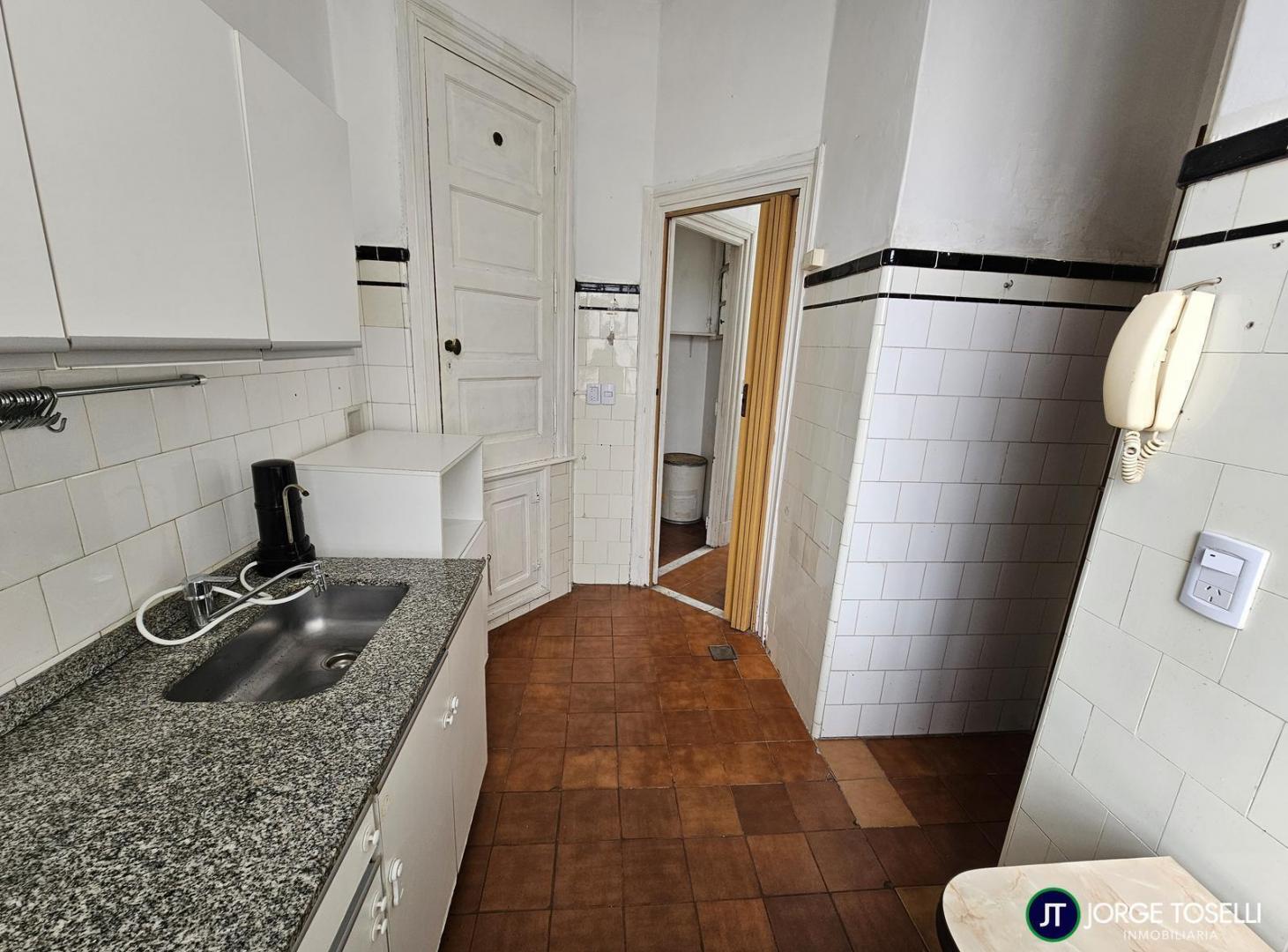Foto de DEPARTAMENTO DE 3 AMBIENTES CON DEPENDENCIAS EN ALQUILER, imagen 3