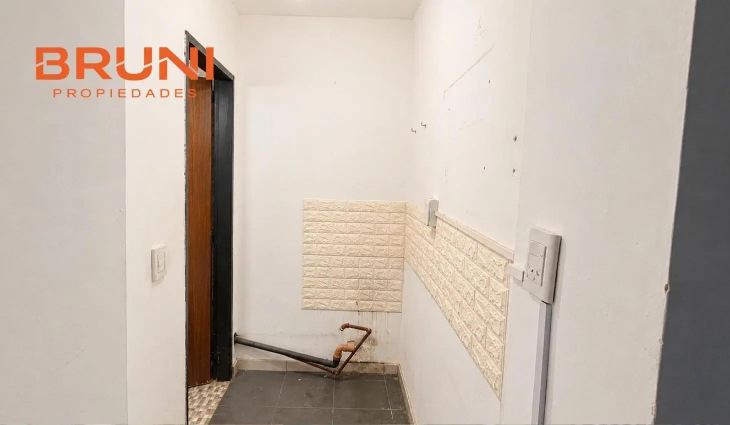 San Blas al 2400 | Villa Gral. Mitre | Local Comercial con Frente Vidriado | Alquiler 8