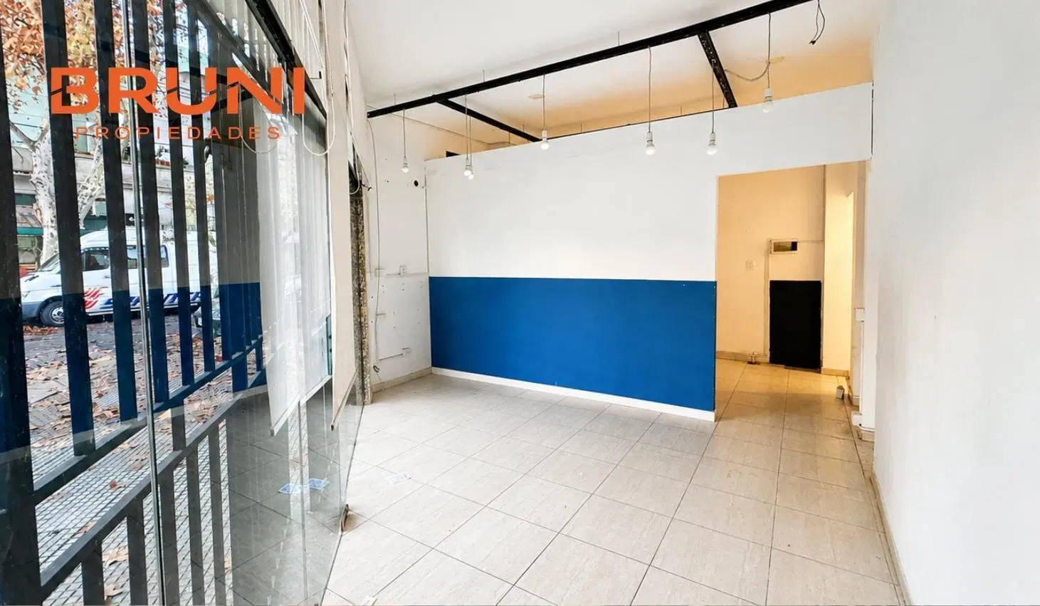 San Blas al 2400 | Villa Gral. Mitre | Local Comercial con Frente Vidriado | Alquiler 3