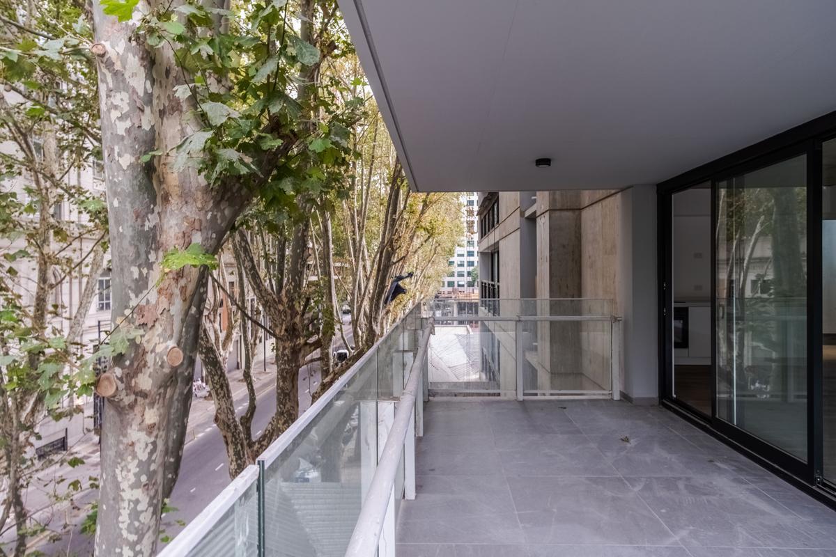 Tres Ambientes en Venta en El Piso 6 con Cochera. Quartier del Bajo. Torre 2 4