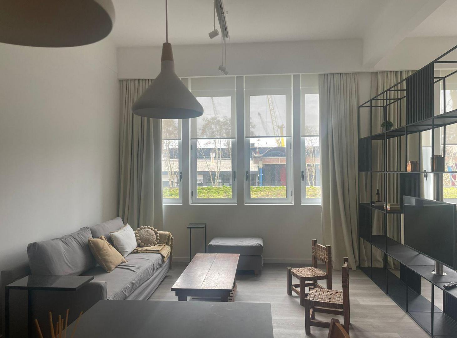Excelente loft en venta, amoblado equipado y cochera. Distrito Quartier, Retiro.