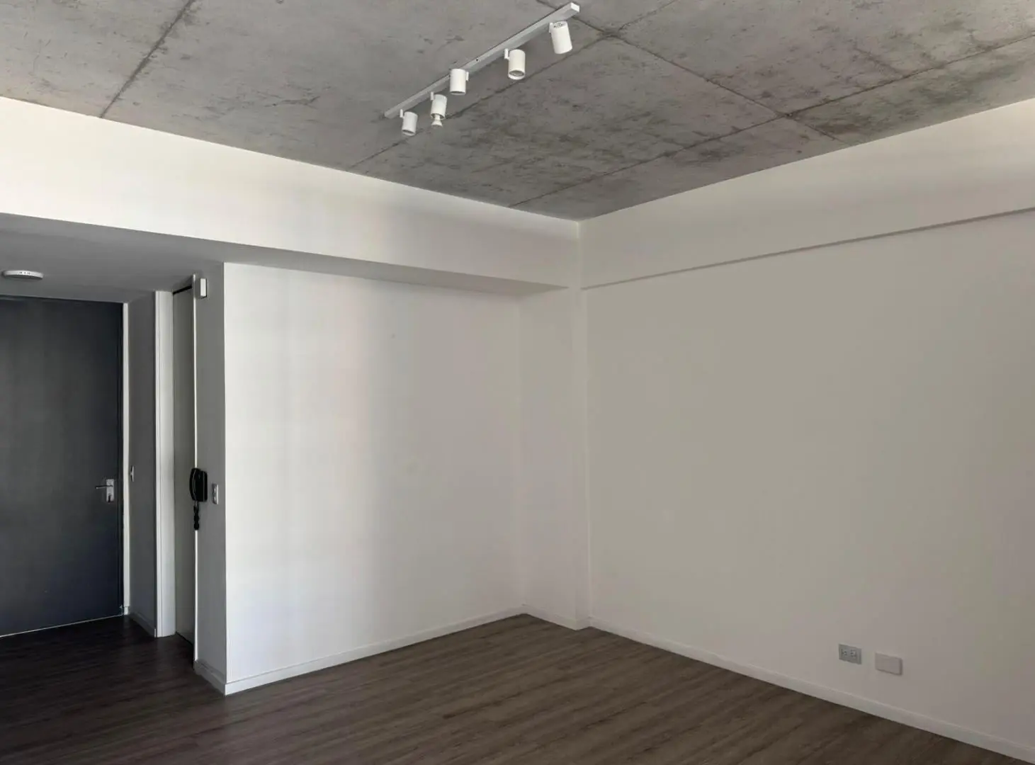 Excelente loft en alquiler a estrenar con cochera. Distrito Quartier, Retiro. 2