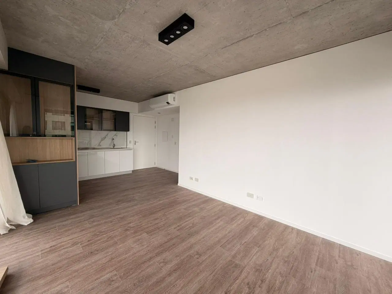 Excelente 3 ambientes en alquiler sin muebles con cochera, Piso Alto Rio - Quartier del Bajo 4