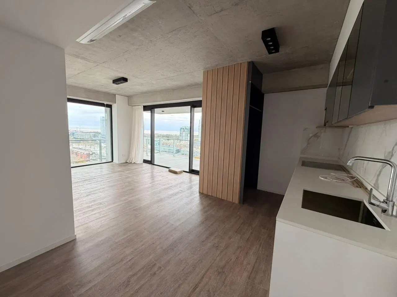 Excelente 3 ambientes en alquiler sin muebles con cochera, Piso Alto Rio - Quartier del Bajo 3
