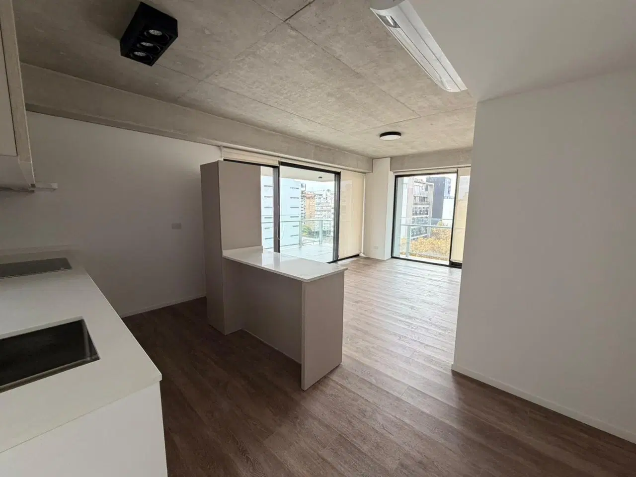 Excelente Alquiler 3 ambientes sin muebles, con cochera. Quartier Del Bajo - Puerto Madero 2