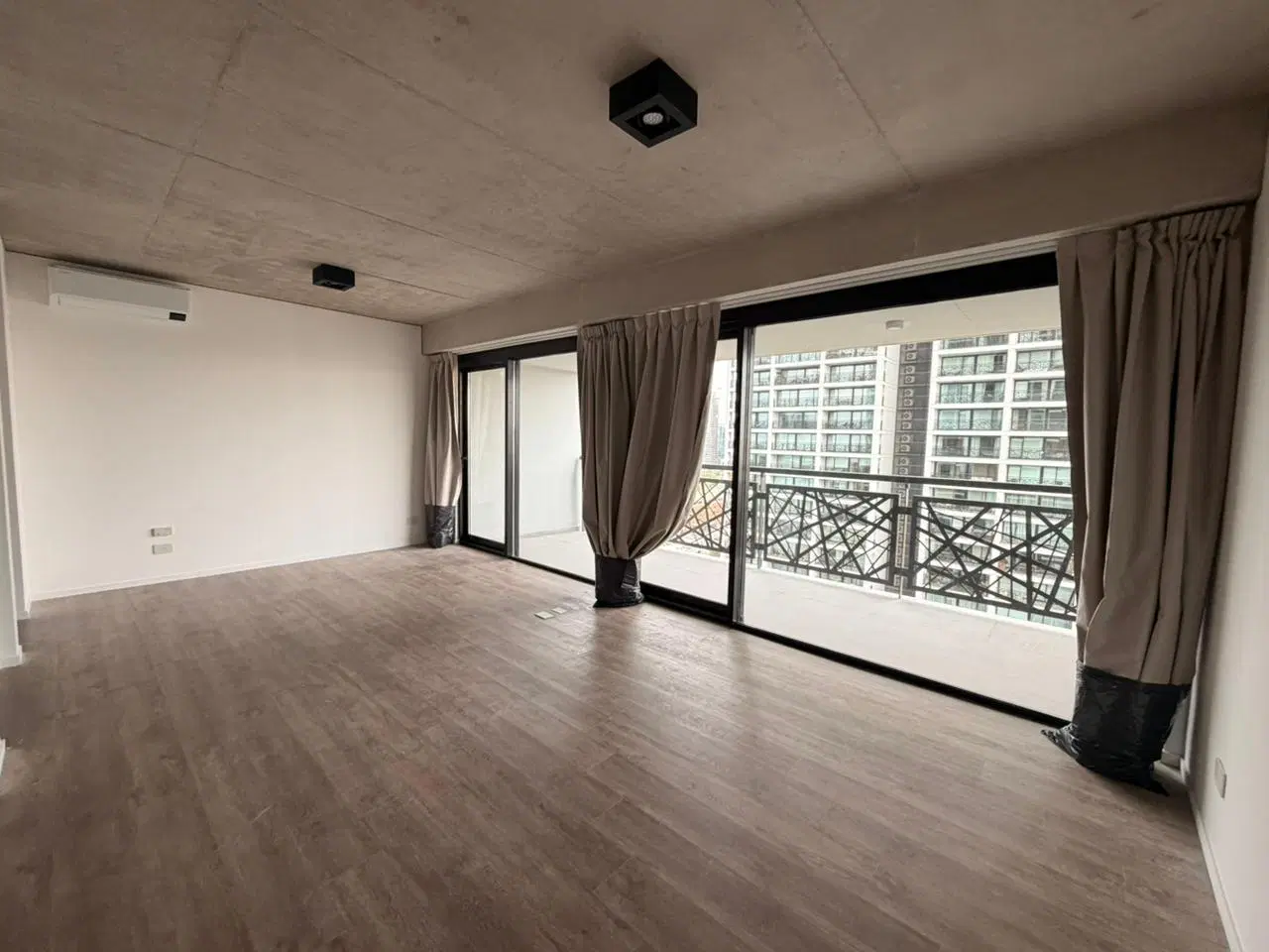 Dos ambientes en alquiler, sin muebles, con cochera, Quartier Del Bajo - Puerto Madero 5