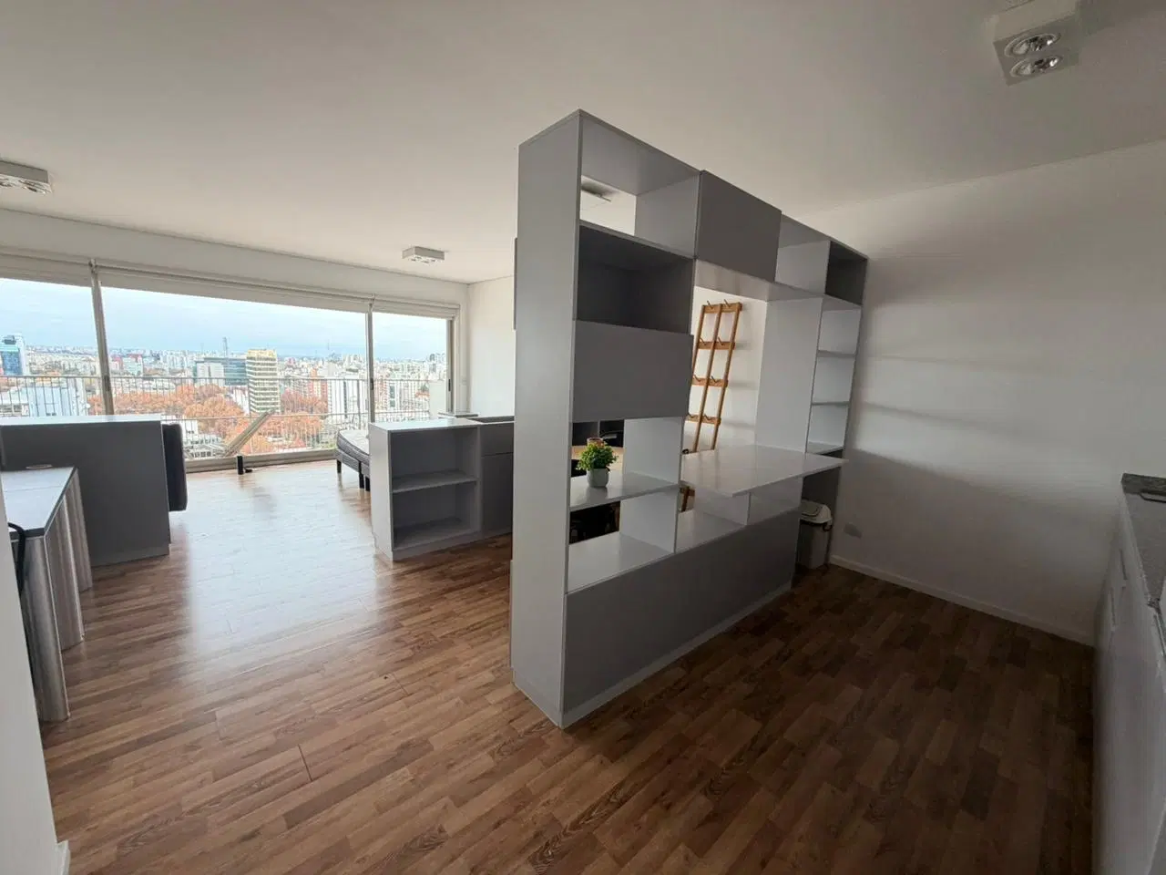 Excelente loft en alquiler con cochera. Quartier Madero Urbano. 3