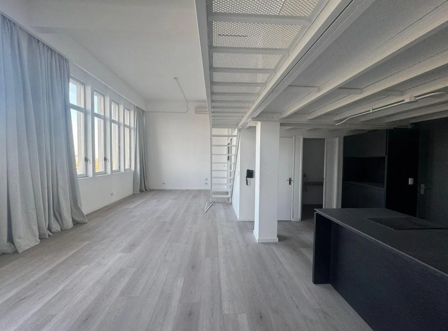 Excelente Loft a estrenar con cochera y entrepiso, vista al rio. Distrito Quartier, Retiro. 2