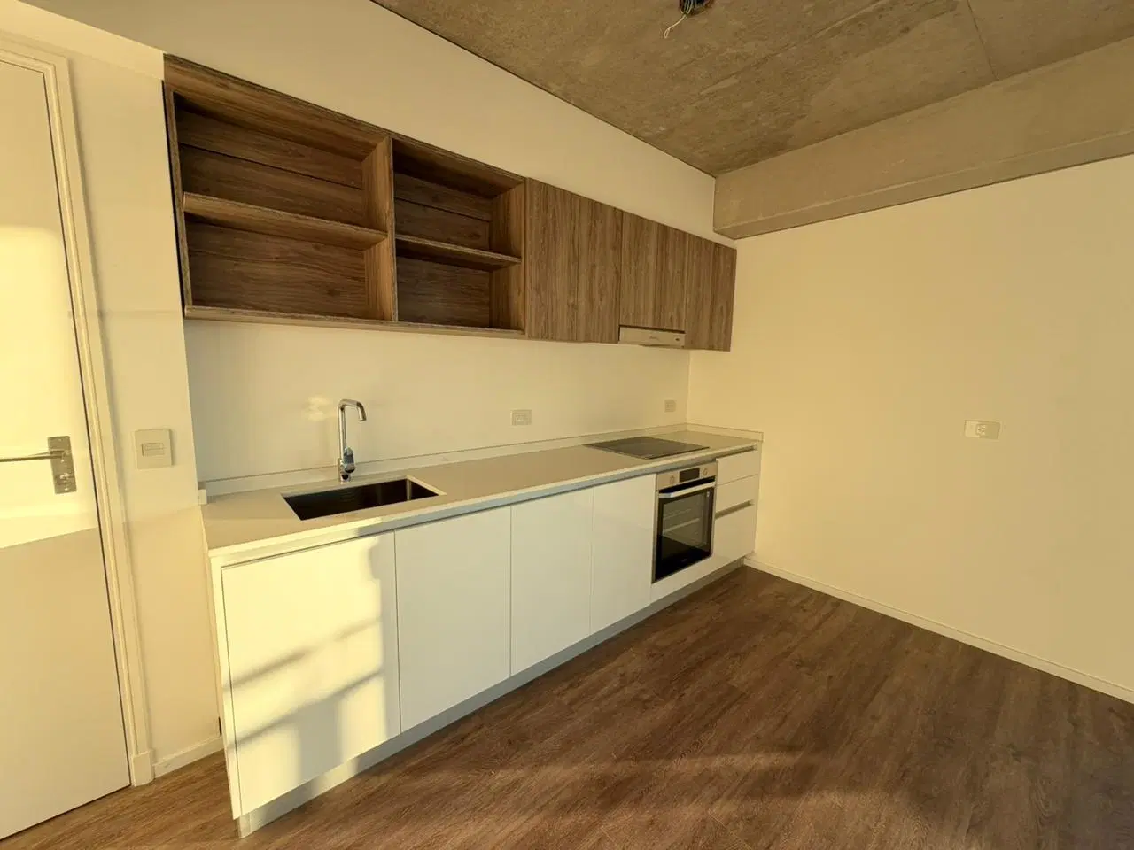 Excelente Alquiler 3 ambientes sin muebles, con cochera. Piso alto Quartier Del Bajo - Puerto Madero 2