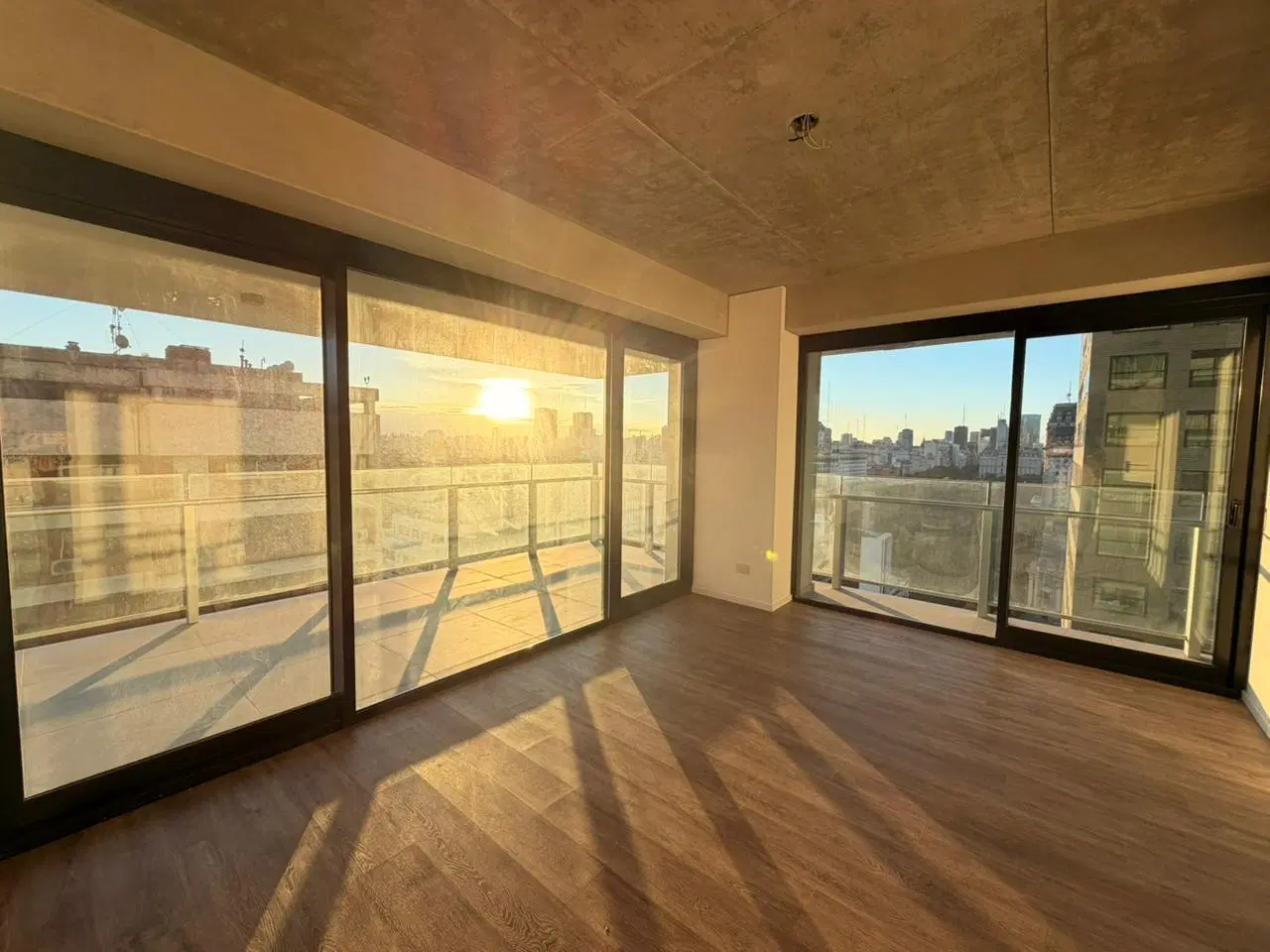 Excelente Alquiler 3 ambientes sin muebles, con cochera. Piso alto Quartier Del Bajo - Puerto Madero 4