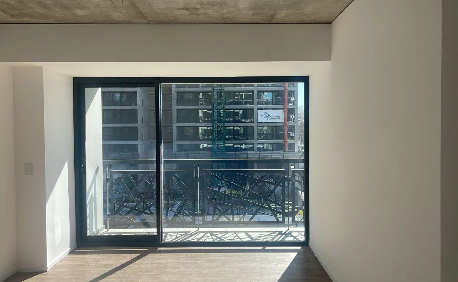 Excelente tres ambientes en alquiler, con cochera Quartier del Bajo , Torre 1 Sector Río. 1