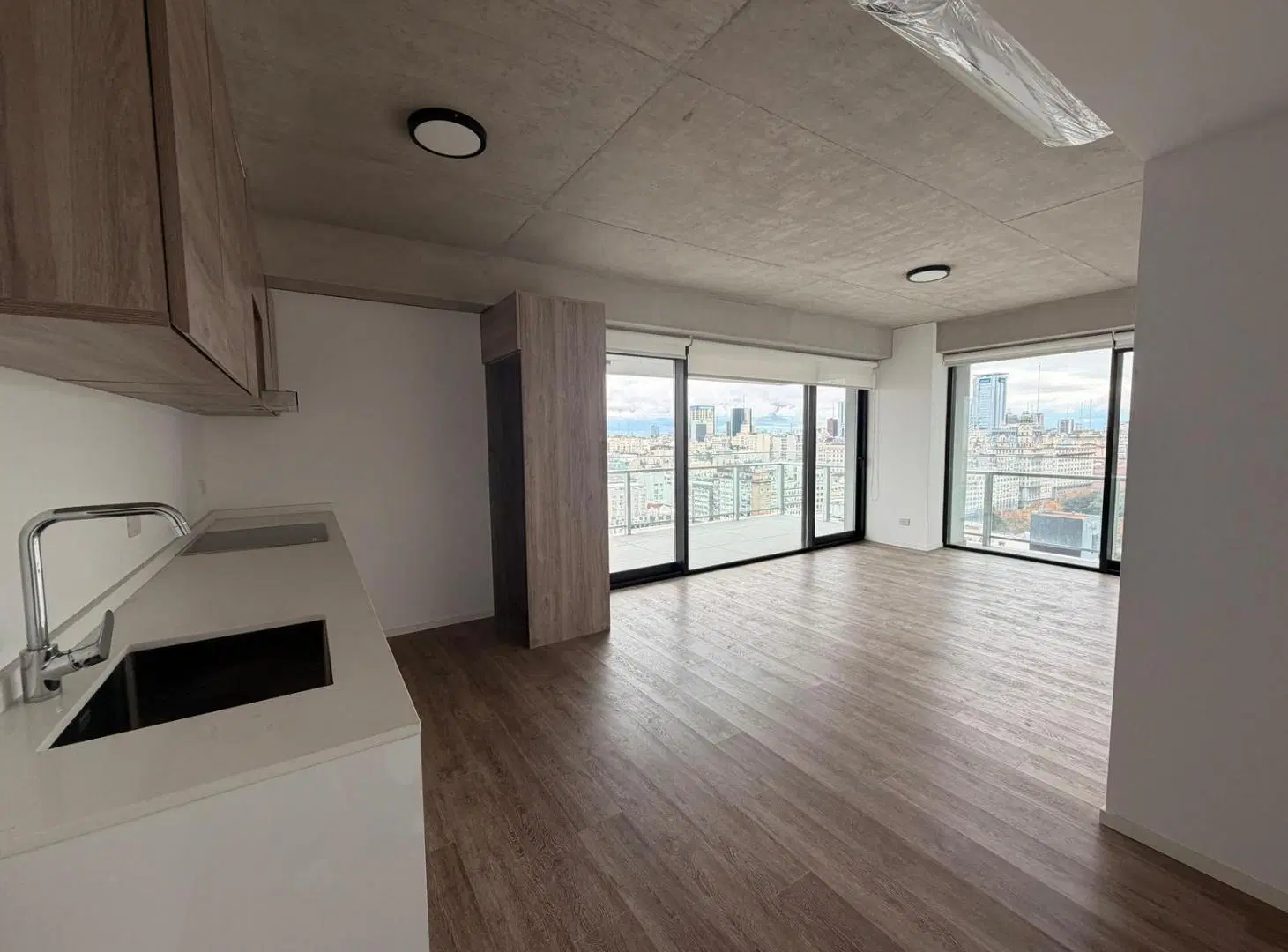 Excelente Alquiler 3 ambientes sin muebles. Piso alto en Quartier Del Bajo - Puerto Madero 3
