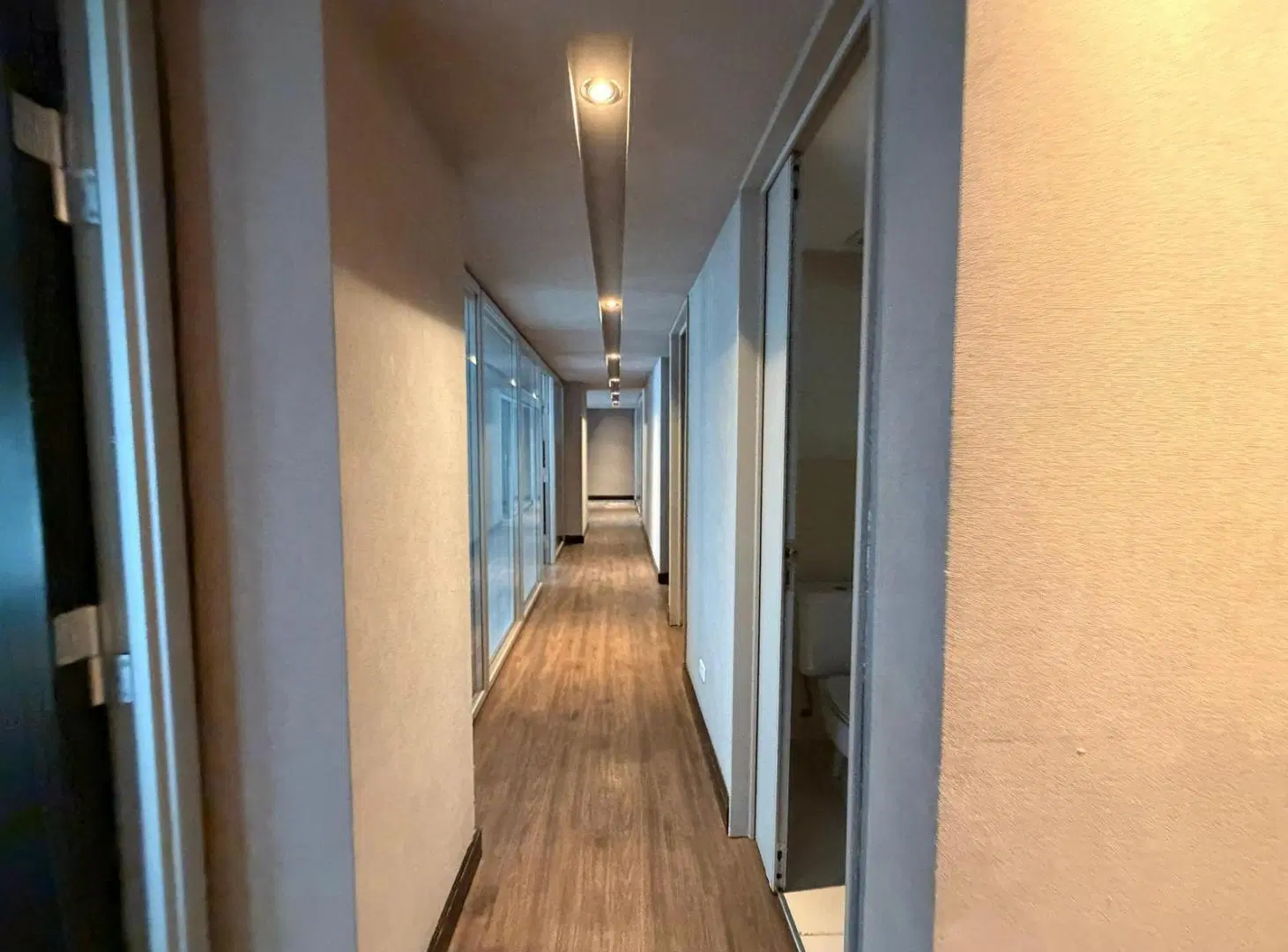 OPORTUNIDAD! RETASADA! Única oficina de 337 m2 con 5 cocheras - en Quartier Basavilbaso 2