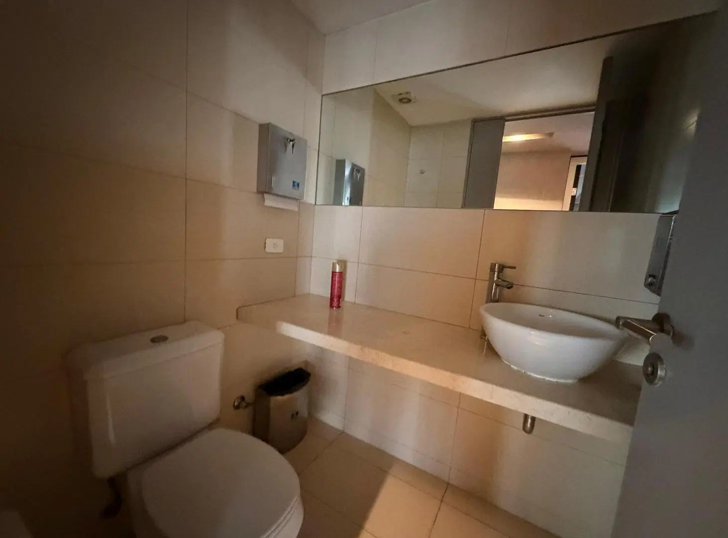 OPORTUNIDAD! RETASADA! Única oficina de 337 m2 con 5 cocheras - en Quartier Basavilbaso 3