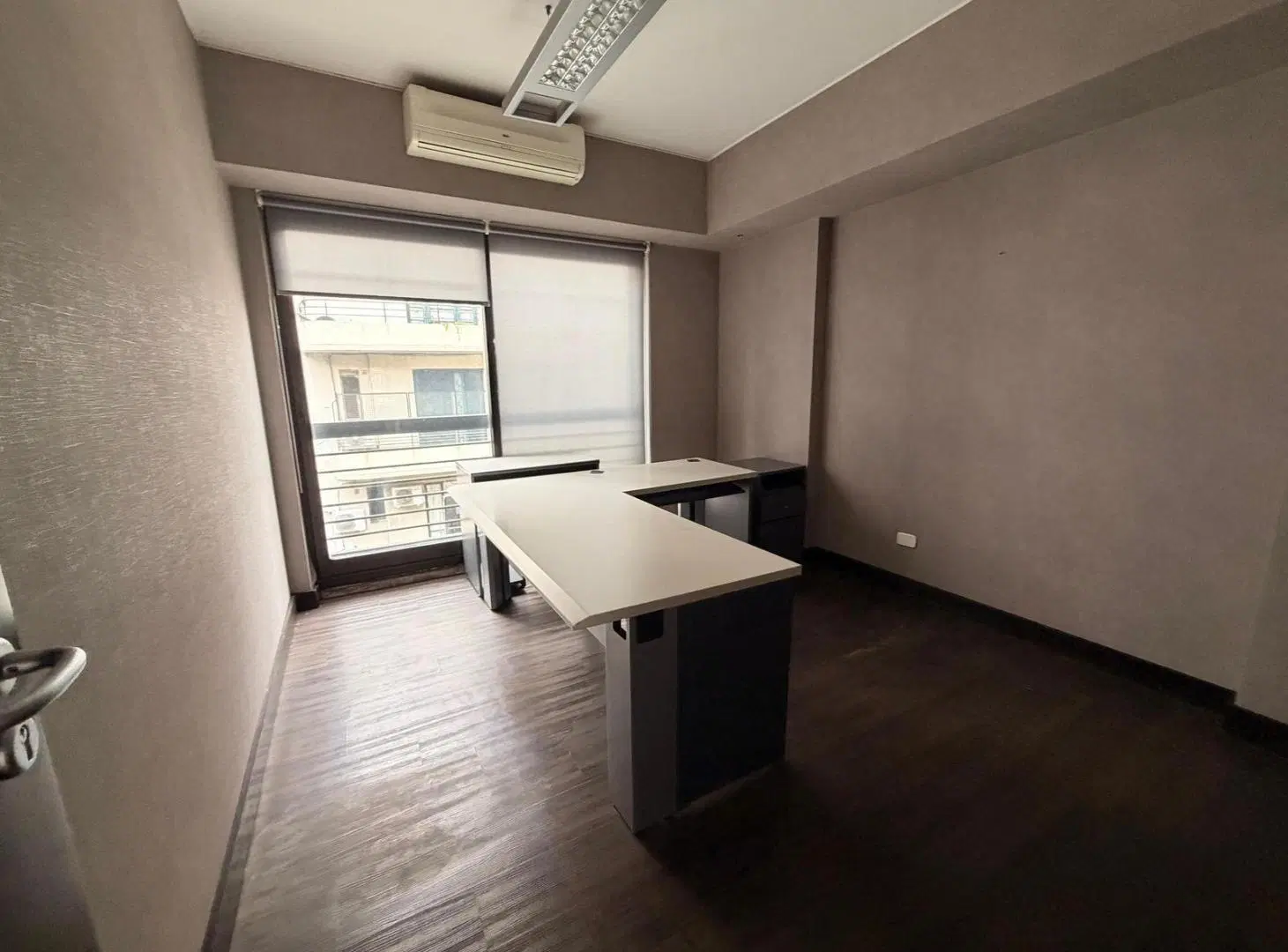 OPORTUNIDAD! RETASADA! Única oficina de 337 m2 con 5 cocheras - en Quartier Basavilbaso 3