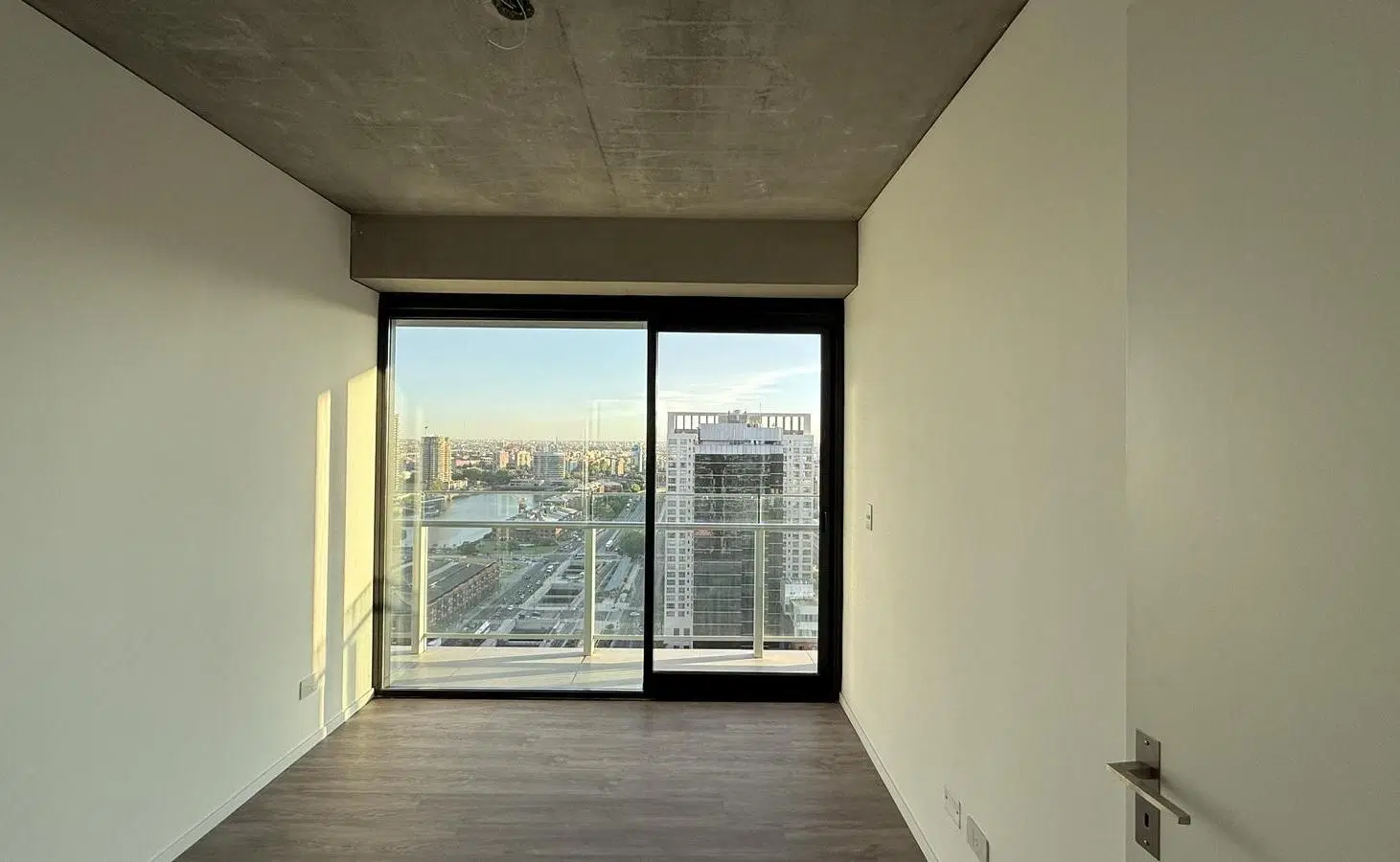 3 Ambientes en Piso alto con vista al Rio y cochera doble - Quartier del Bajo - Puerto Madero 2