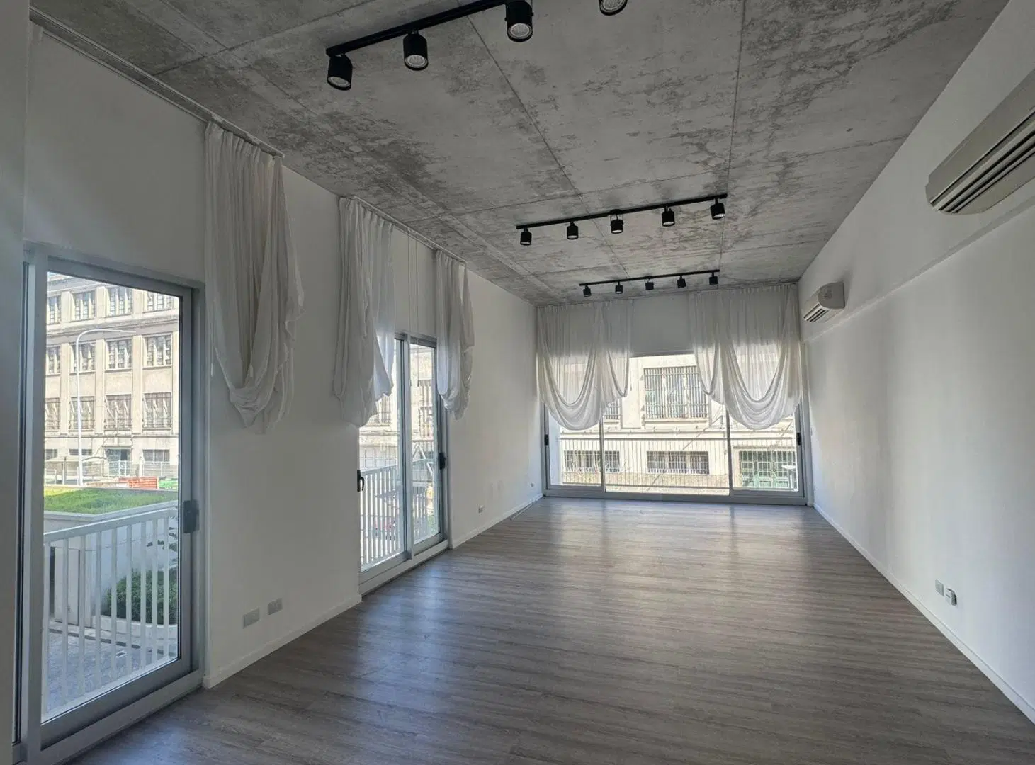 Excelente loft en venta con cochera. Distrito Quartier. 1