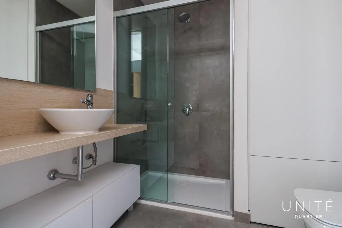 OPORTUNIDAD de compra con financiamiento, loft amoblado. Distrito Quartier, Retiro. 3