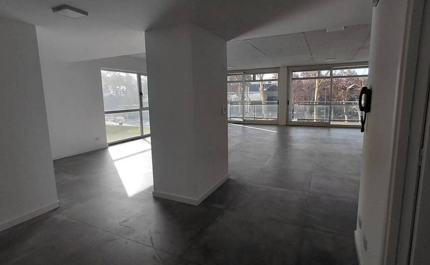 Oficina Premium en alquiler y venta con Dos Balcones en Distrito Quartier, Retiro 4