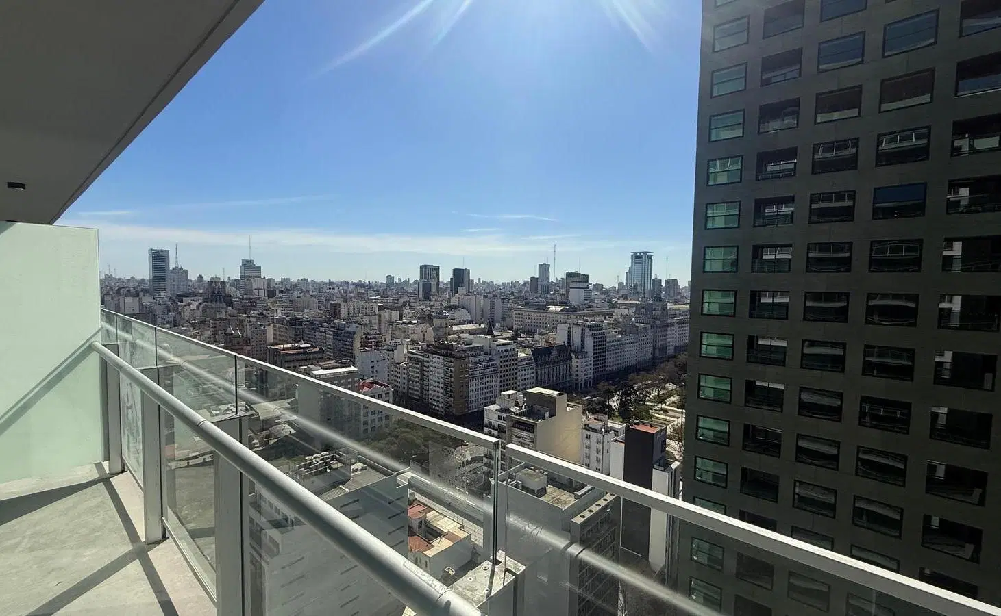 Monoambiente en piso alto con cochera de moto - Quartier del Bajo 4