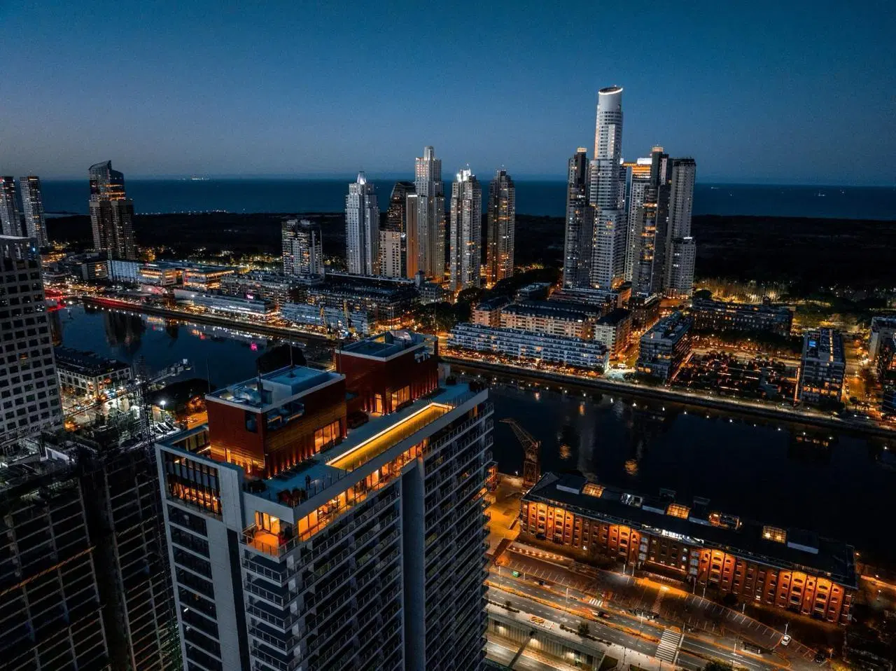 Exclusivo 3 ambientes con cochera y vista al río en Quartier del Bajo - Puerto Madero 2