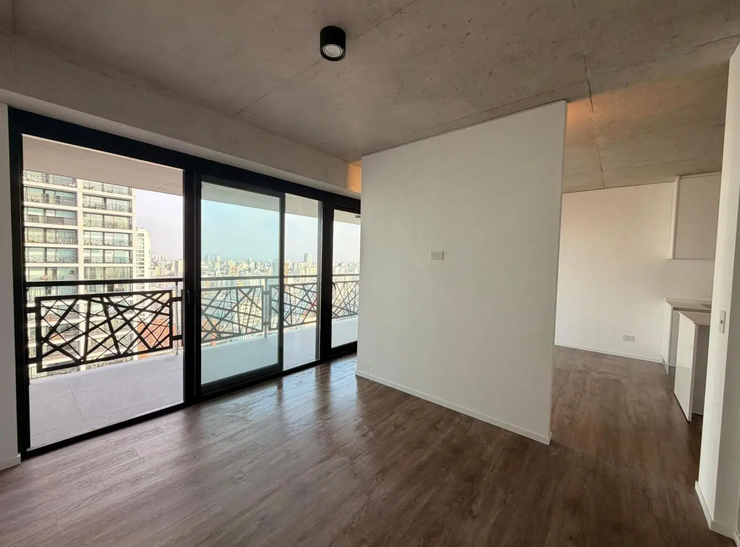 Excelente 2 ambientes en alquiler con cochera - Quartier del Bajo 5