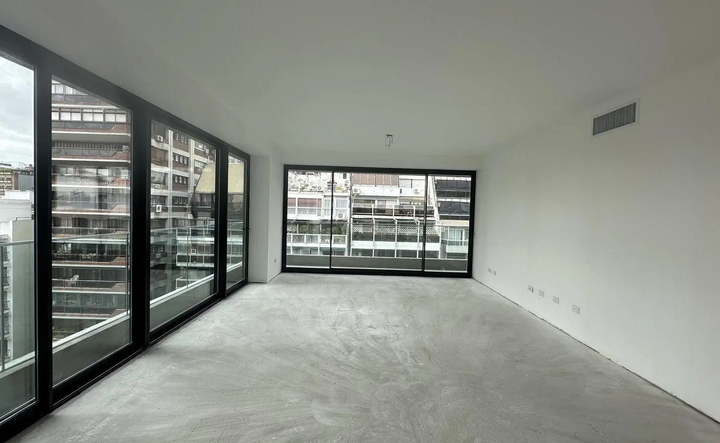 4 ambientes en VENTA con dependencia y 2 cocheras en QUARTIER Lacroze. Belgrano 5