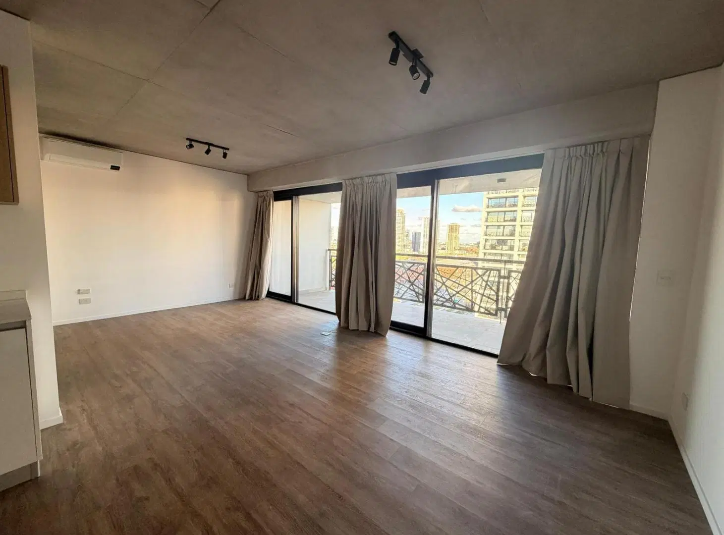 Excelente 2 ambientes en alquiler con cochera - Quartier del Bajo 5