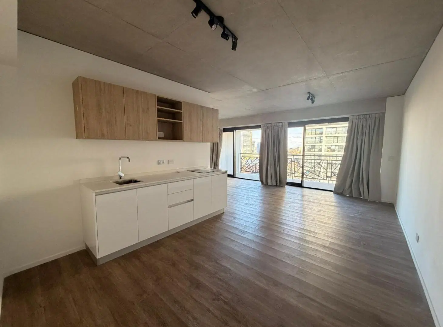 Excelente 2 ambientes en alquiler con cochera - Quartier del Bajo 3