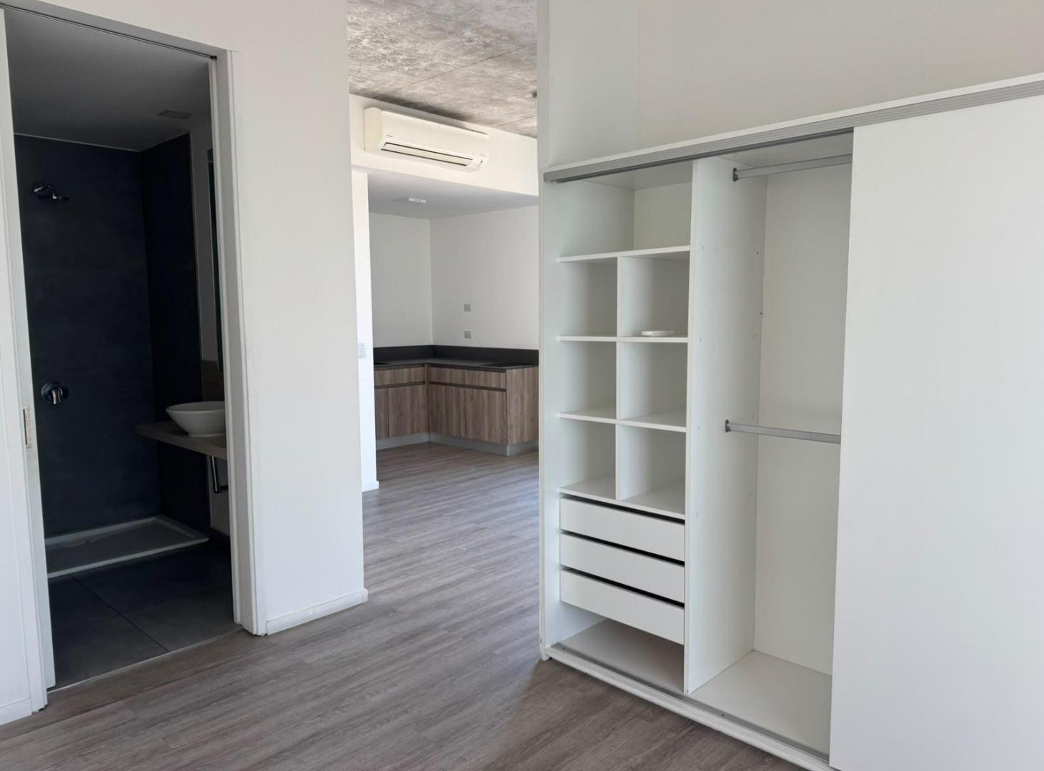 Foto de Excelente Loft en alquiler, muy luminoso, con cochera. Distrito, imagen 4