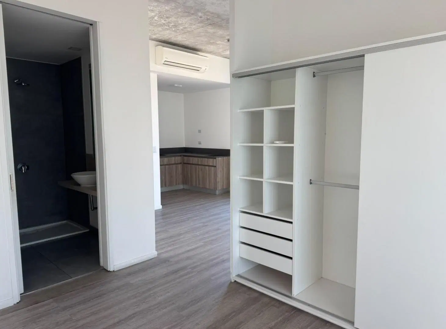 Excelente Loft en alquiler, muy luminoso, con cochera. Distrito Quartier, Retiro. 4