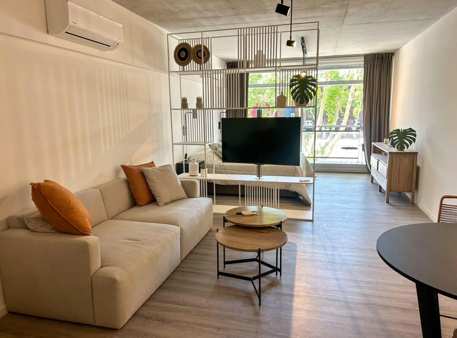 Excelente loft en alquiler temporario con cochera. Distrito Quartier, Retiro. 3