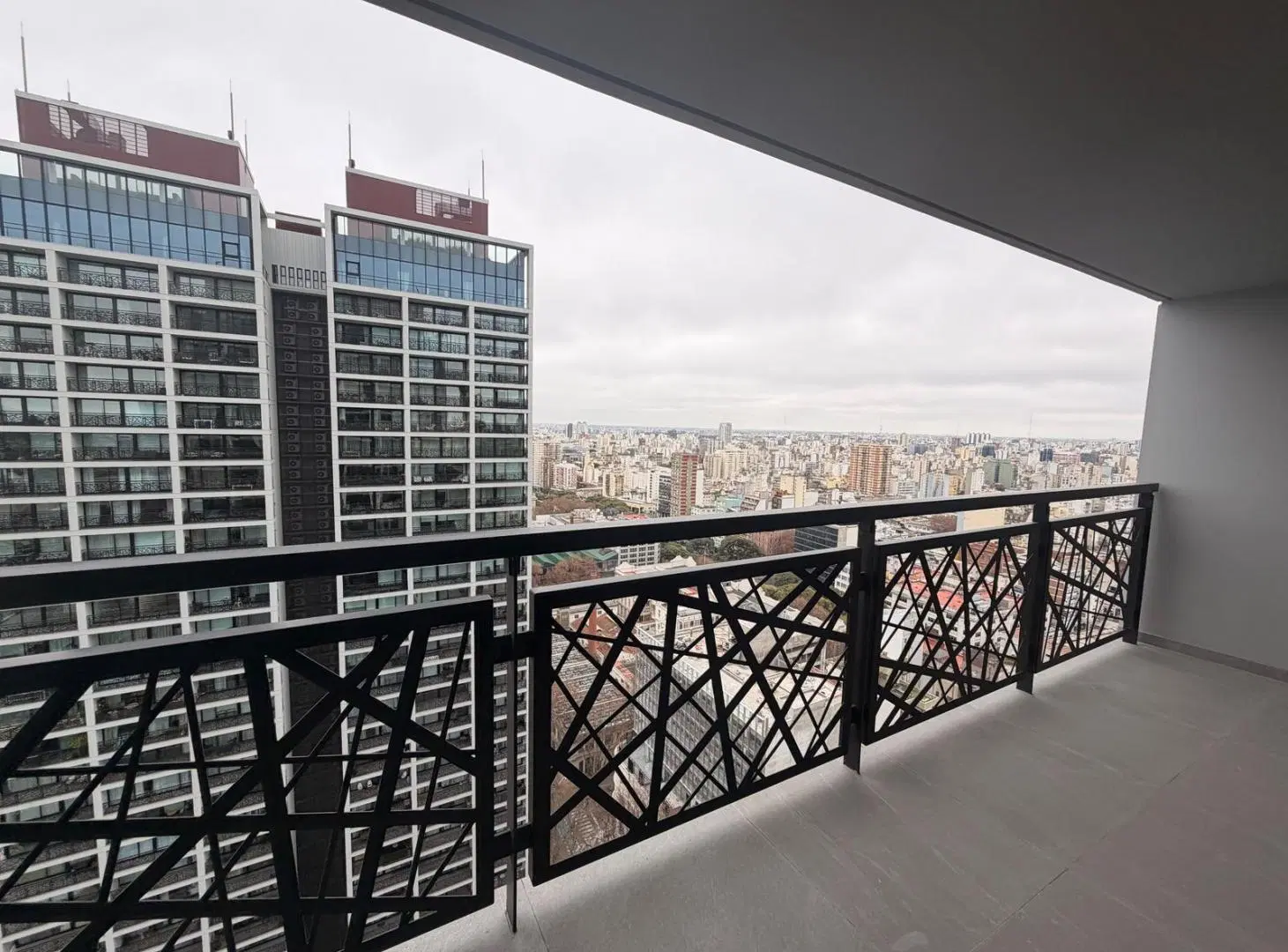 2 ambientes en alquiler con cochera y balcón en Quartier del Bajo 3