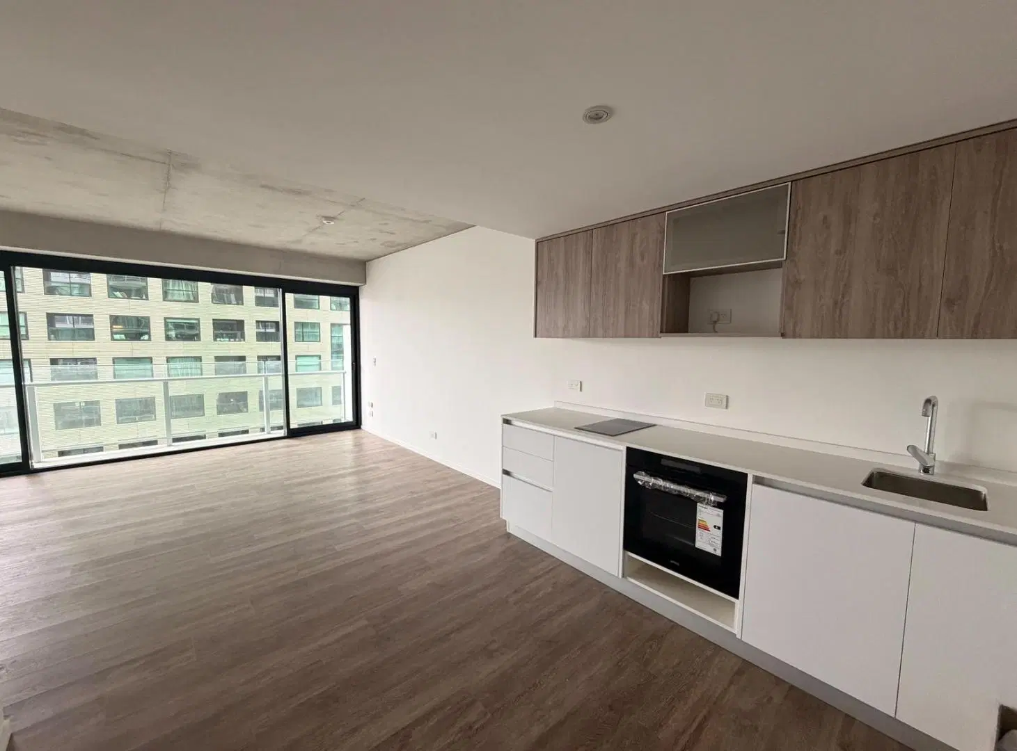 Studio en alquiler con balcón en Quartier del Bajo - Torre 2 3
