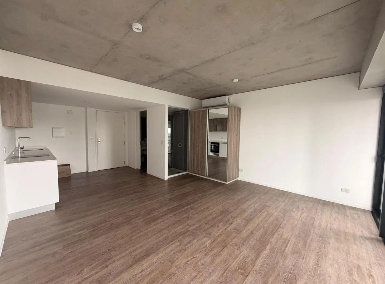 Studio en alquiler con balcón en Quartier del Bajo - Torre 2 5