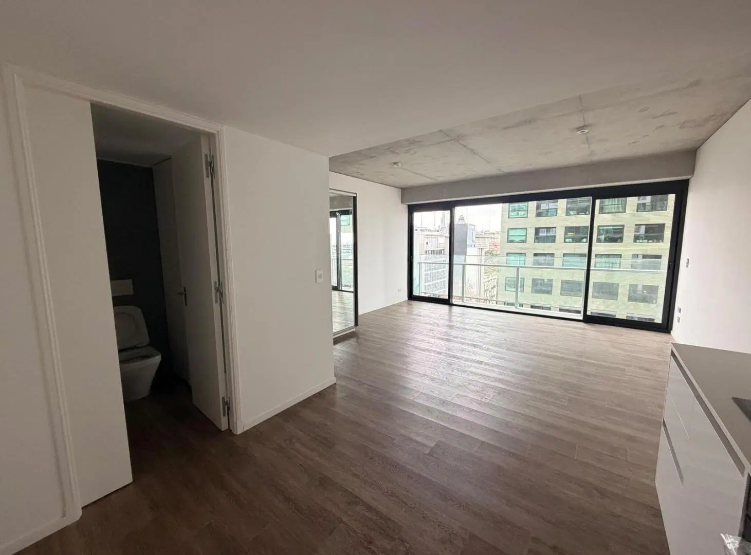 Studio en alquiler con balcón en Quartier del Bajo - Torre 2 4