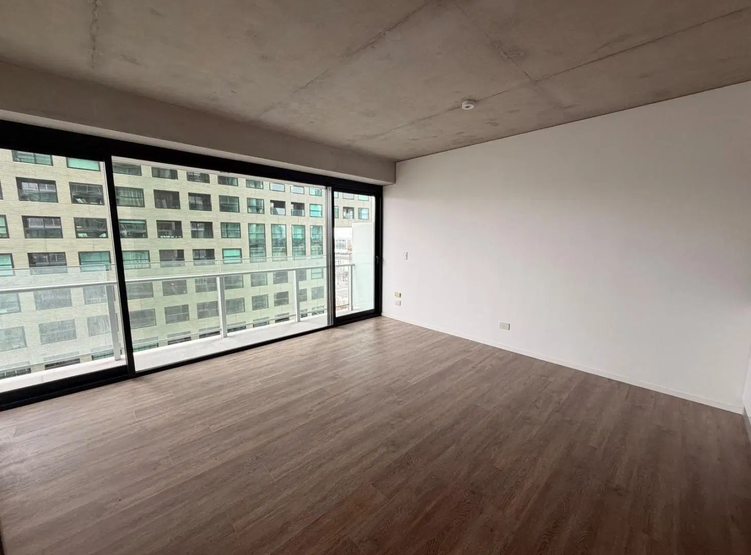 Studio en alquiler con balcón en Quartier del Bajo - Torre 2 2