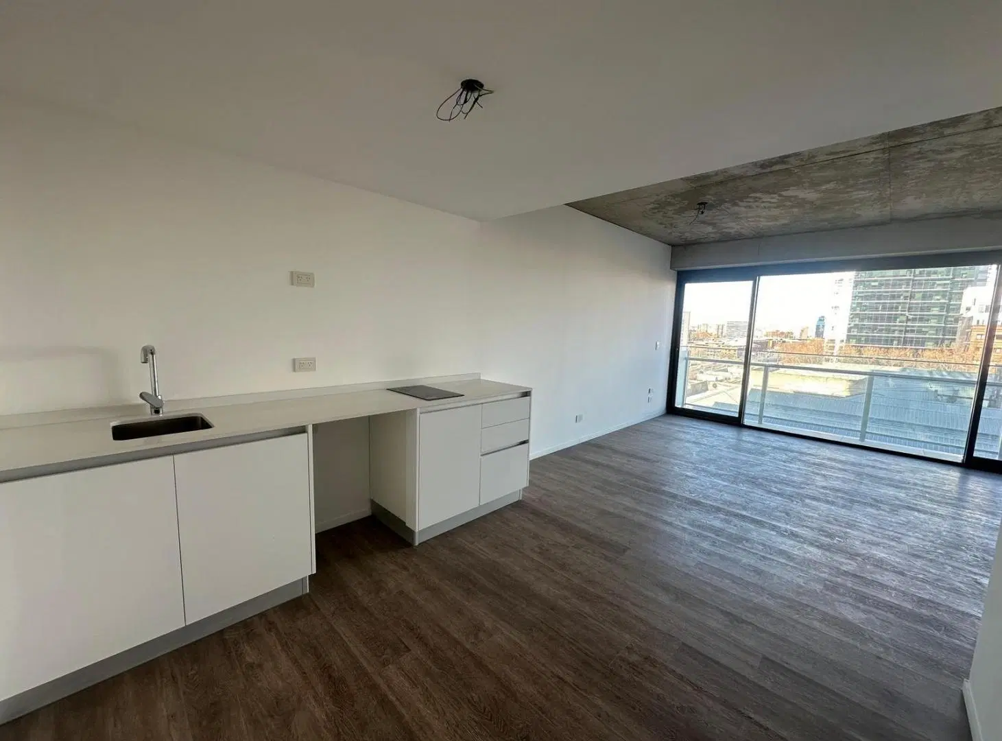 Monoambiente en alquiler con balcón - Quartier del Bajo 5