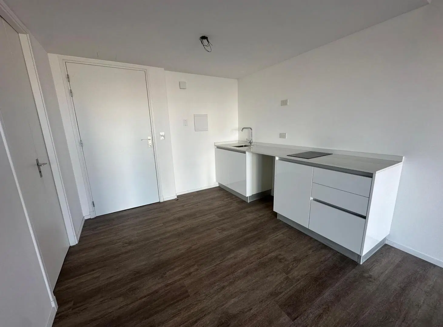 Monoambiente en alquiler con balcón - Quartier del Bajo 3