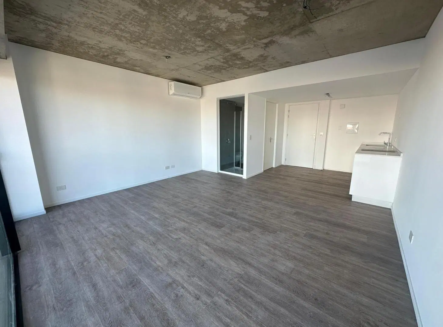 Monoambiente en alquiler con balcón - Quartier del Bajo 1