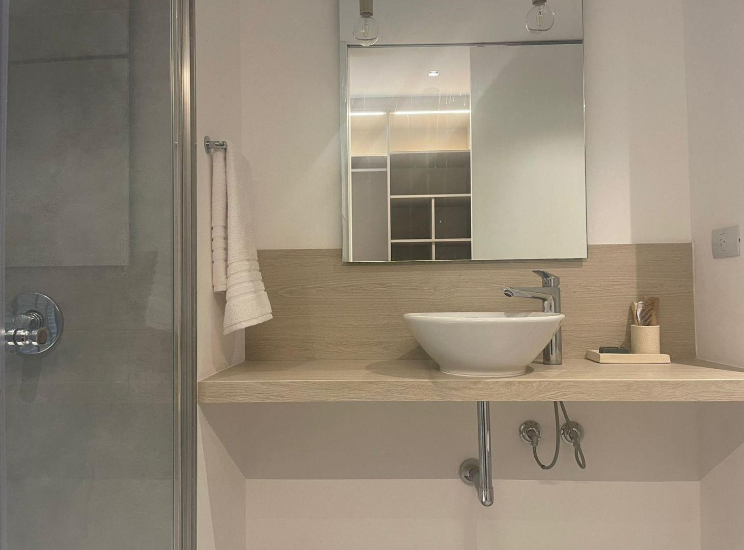Foto de Excelente loft en venta, amoblado equipado y cochera. Distrito, imagen 2