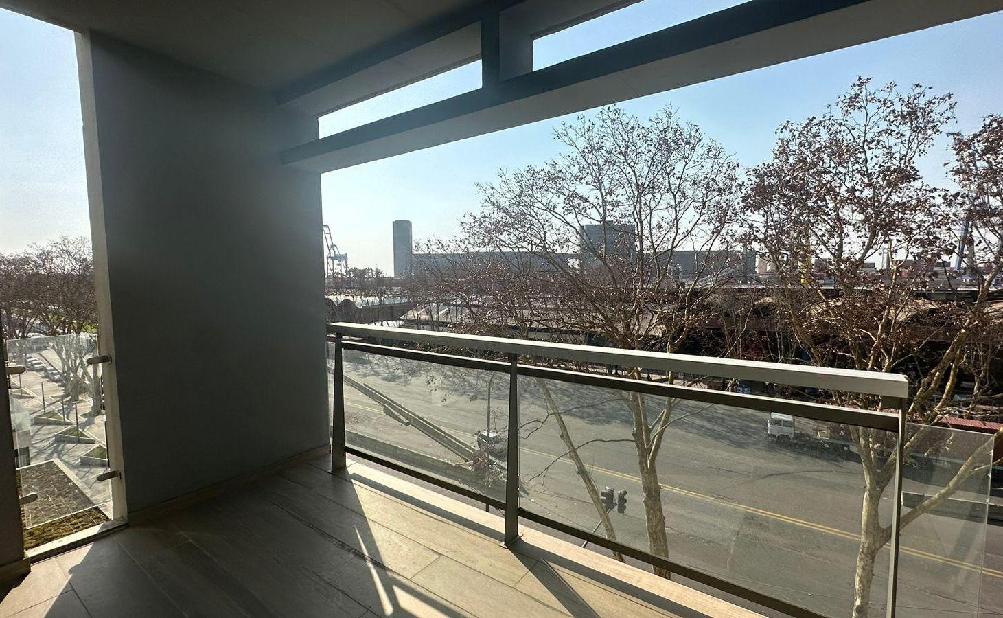 Foto de Oficina Comercial en alquiler con vista al rio. 80m2 con cochera, imagen 2