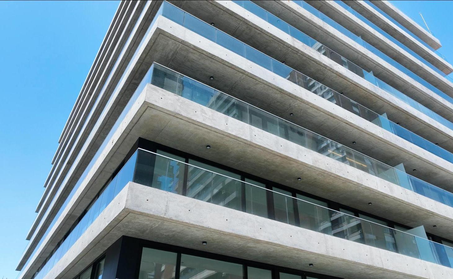 Foto de Exclusivo departamento de 4 dormitorios con 2 cocheras y dependencia en, imagen 2