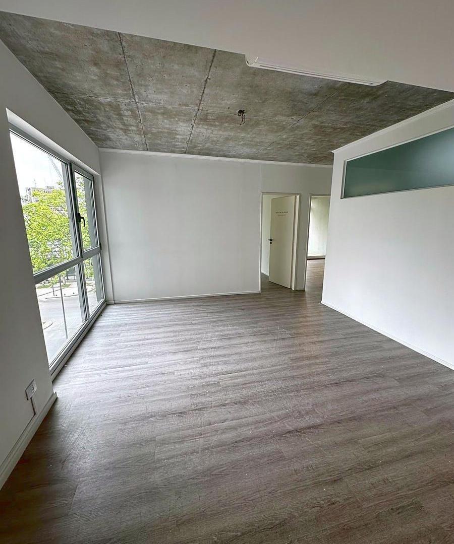 Foto de Oficina Comercial en alquiler con vista al rio. 80m2 con cochera, imagen 3