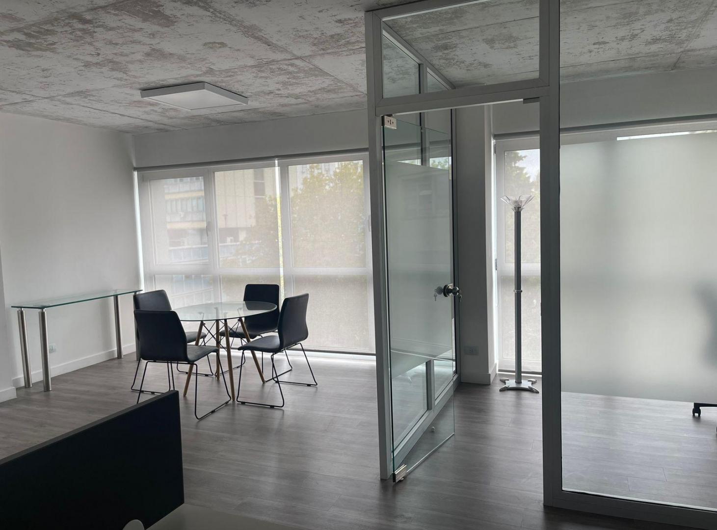 Foto de Excelente Oficina en alquiler amoblada, con cochera. Distrito Quartier, imagen 2