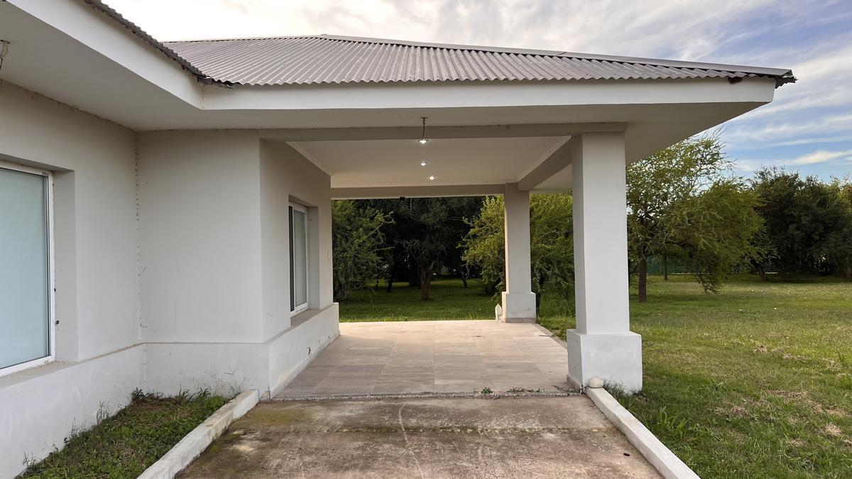 Casa 3 dormitorios con importante lote en Colón