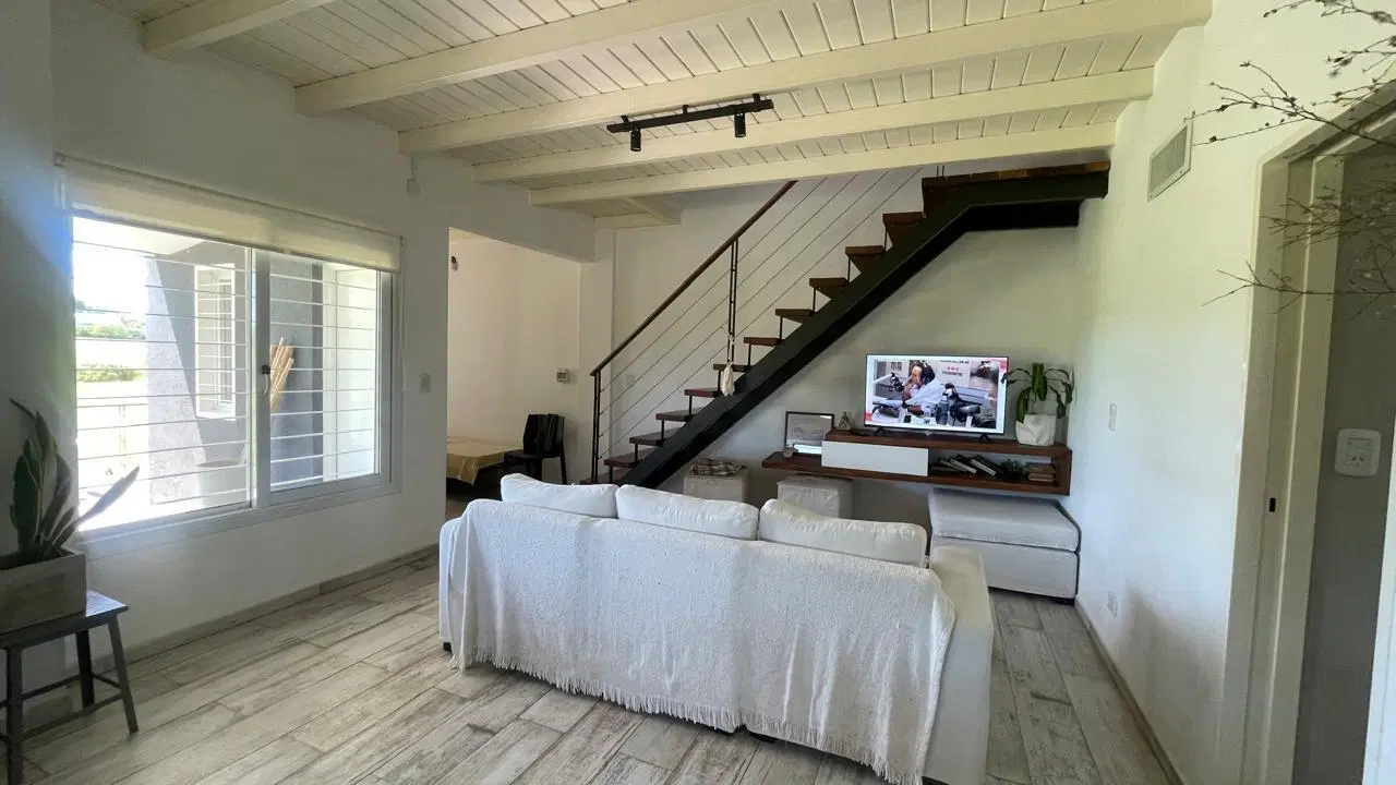 Finca con Casa, Departamentos y Laguna 3