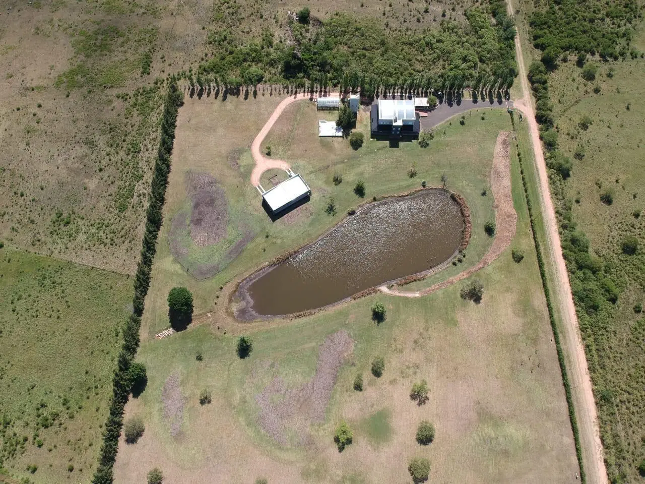 Finca con Casa, Departamentos y Laguna 4