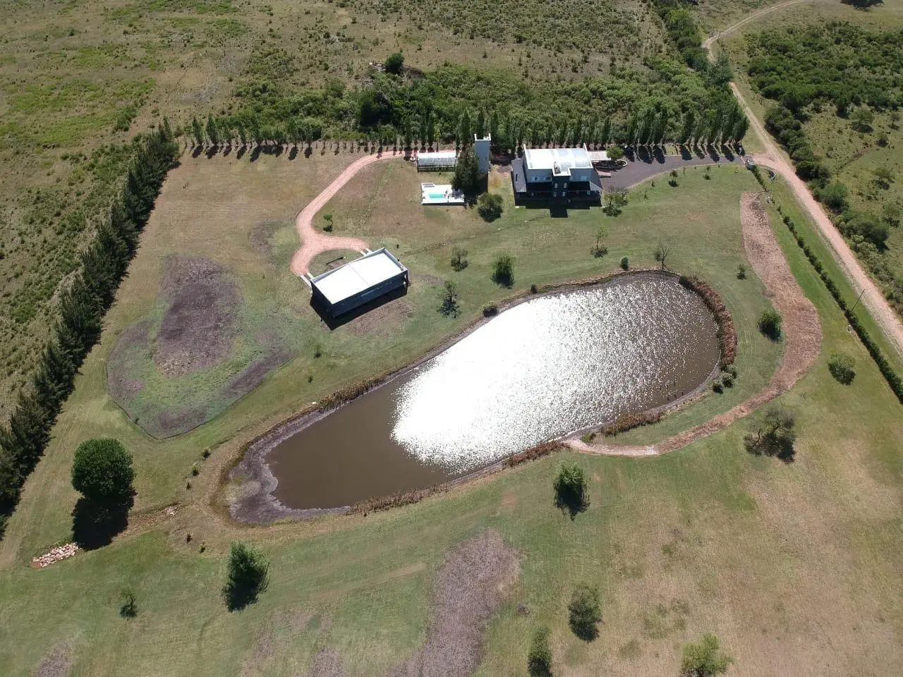Finca con Casa, Departamentos y Laguna 2